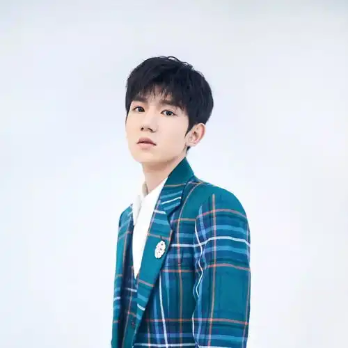 凡长得有点帅的都留这12款男生短发