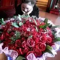 我捧着花等你来