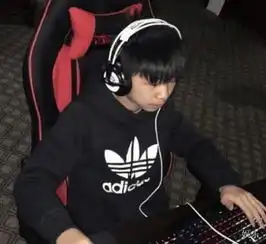 被王思聪害苦的少年,曾12岁辍学直播
