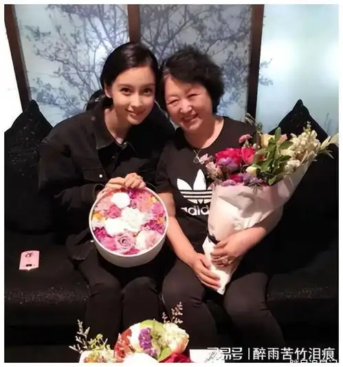 黄晓明母亲张素霞心疼儿子婚姻坎坷现在只盼小海绵健康快乐