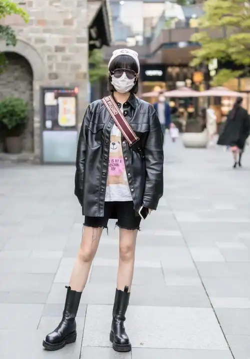 显瘦又能轻松扮酷,高冷范儿信手拈来这个冬天就要一身黑才够格