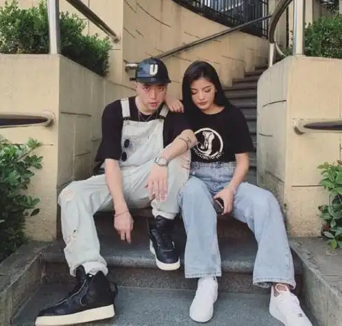 jonyj晒女儿正面照,自称新认识的妹子,小萌娃样子呆萌神似爸爸
