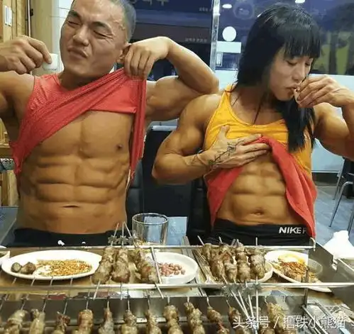 来自肌肉情侣的狗粮,健硕的身材让人感叹,女的比男的还强壮