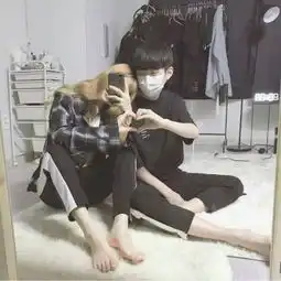 好看的个性情侣小丑头像一对两张我会陪你从校服到婚纱