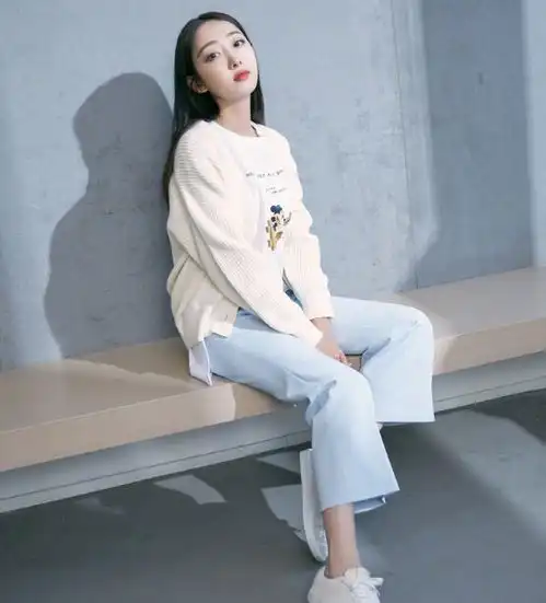 手滑or炒作尹正蒋梦婕穿情侣装约会又被拍,点赞恋情绯闻后取消
