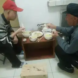 9岁男童为捐献骨髓救父增重两个月增重12斤一天吃五顿饭