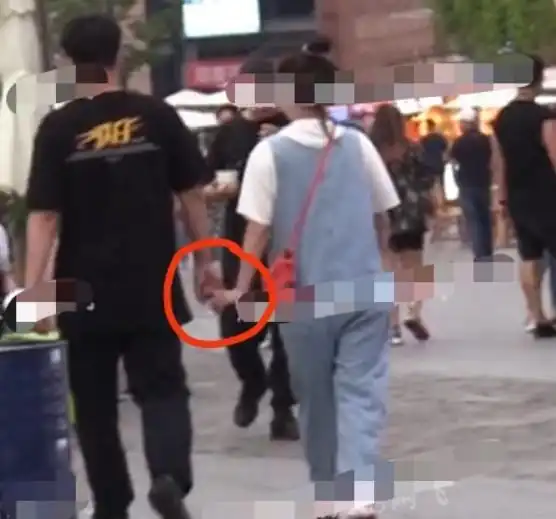 阚清子疑恋情曝光街头牵手壮硕神秘男,与纪凌尘分手后频提结婚
