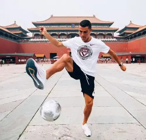 河南球迷用魔方制作c罗头像霸道总裁2018年在故宫表演最为精彩