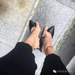 情侣晒命交换衫着女仔竟然半裸上阵