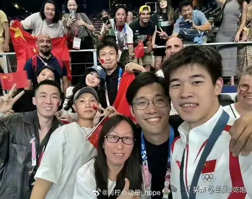 刘诗诗与男闺蜜赛场亲密依偎,藏不住好交情,吴奇隆回应成焦点