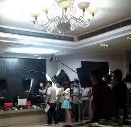 马伊琍火车上素颜哺乳二女儿侧颜首曝光