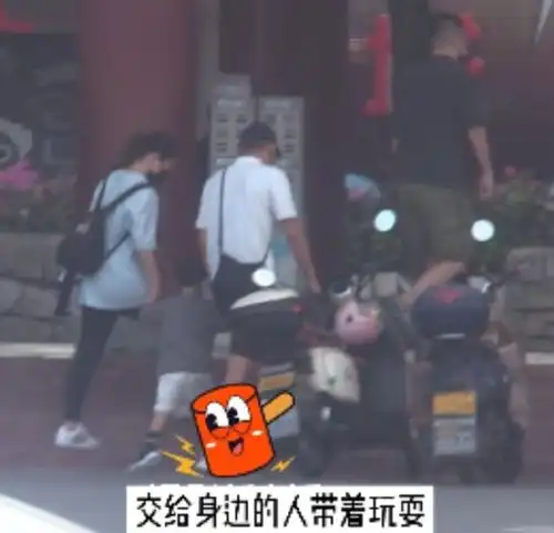 赵丽颖冯绍峰复合风波升级被拍带娃聚餐同车回家,还穿了情侣装