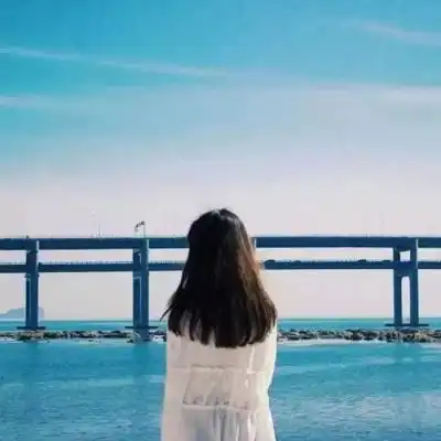 拦火车心情痛心美人qq头像看看她倾心的动作