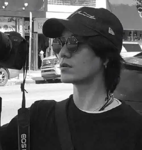 陈坤儿子晒近照,18岁陈尊佑容颜逐渐长开,生母身份是谁明显了