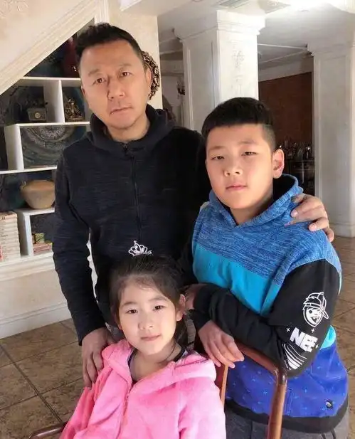 爸爸去哪儿萌娃久违合体拍封面天天长腿惹眼,王诗龄变淑女