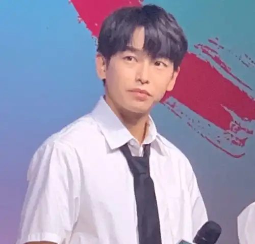 彭昱畅帅上热搜榜,成功减肥后五官轮廓清晰,还有日系少年气质
