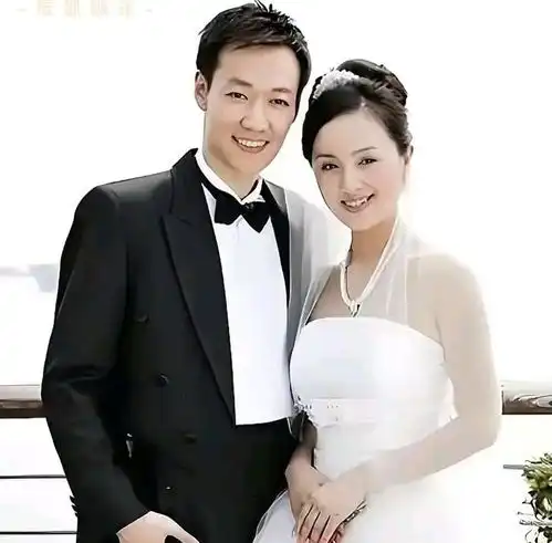 娱乐圈罕见三男人为朱媛媛换头像,烛光里藏着30年情谊