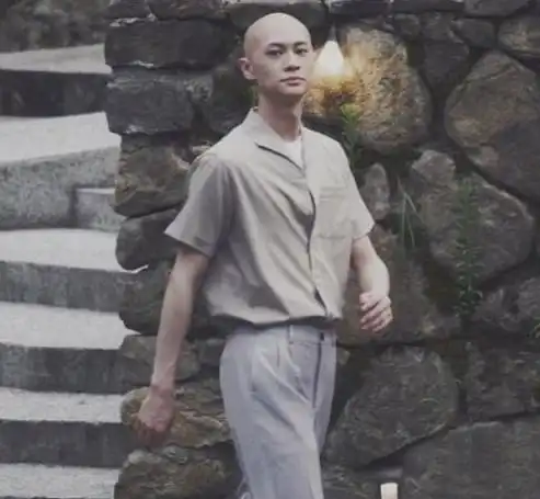 王源误会青你3梁森是和尚,下意识反应,网友笑出鹅叫