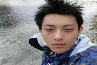 当红小鲜肉的素颜照,蔡徐坤让人意外,而他让人大跌眼镜