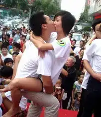盘点全球最疯狂的吻趣味横生盘点全球最疯狂的吻趣味横生图片