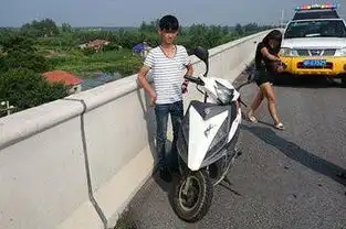 摩托车到底能不能上高速有什么规定