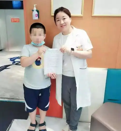 心理障碍致9岁男孩抽动症加重,心理干预后成功疗愈