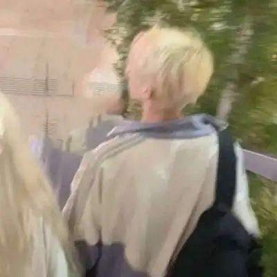 女生明明喜欢你,却死不承认,这3小动作让她原形毕露