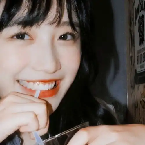 费沁源据说每个人的朋友圈里都会有人在用她做头像