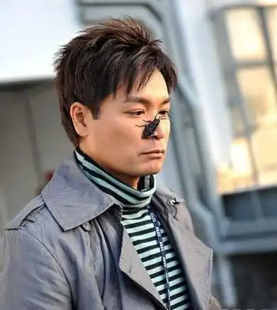 曾被誉为张国荣接班人,三次夺视帝,夫妻恩爱20年无绯闻