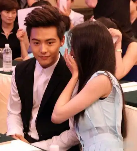 张若昀唐艺昕低调领证霍思燕婚变深夜买醉郑爽马天宇关系戚薇二胎孕肚明显胡歌被催婚郭富城方媛追生儿子