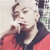 寂寞的人只能自己抽支烟帅哥抽烟头像