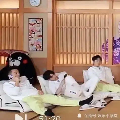 热综奔跑吧9蔡徐坤郑恺公然在镜头前玩手机,网友装都不想装