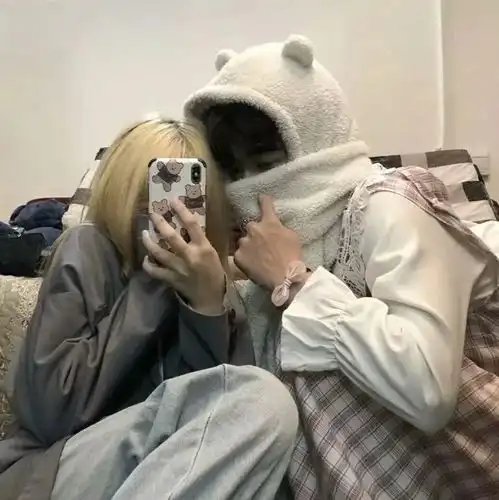 情侣头像当然要拍照记录啊,我们又不是年年风华正茂