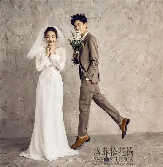 女高男矮婚纱照这样拍才完美,身高显高全靠这技巧