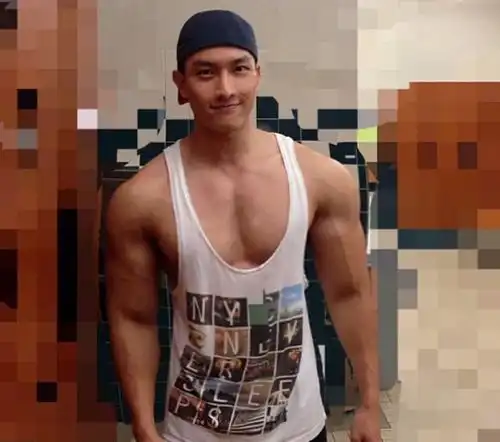 曾超火的越南网红模特陈潭山,从青涩鲜肉变猛男大叔,身材真性感