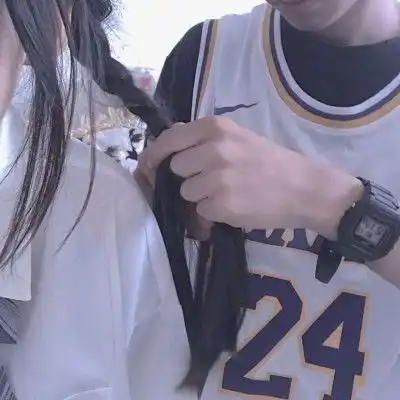 专属情头本该止于秋水的落寞,你的三两句问候又起了风