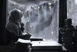 人像摄影美丽农村风景中无忧无虑的童年