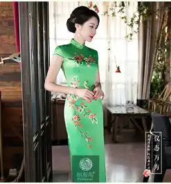 青梅韵味旗袍,翩若惊鸿,婉若游龙