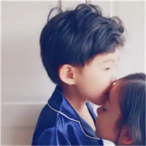 可爱萌娃情侣头像爱的单纯是友情是亲情