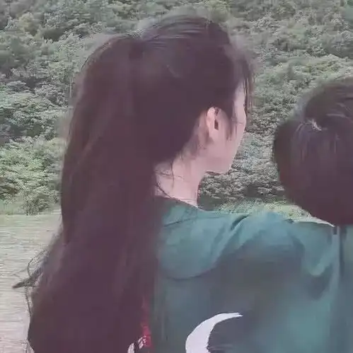 最适合官宣的不露脸情侣头像00后都在用,甜蜜又隐蔽