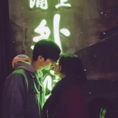 qq高调甜蜜情侣头像