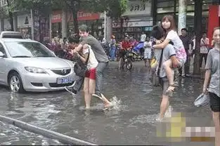 姑娘,头盔那里买的,看起来很安全啊