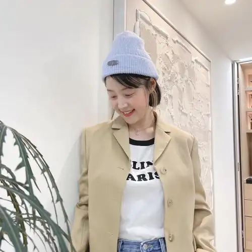 女明星出道21年嫁入豪门婚姻幸福,晋升宝妈晒日常青春感满分