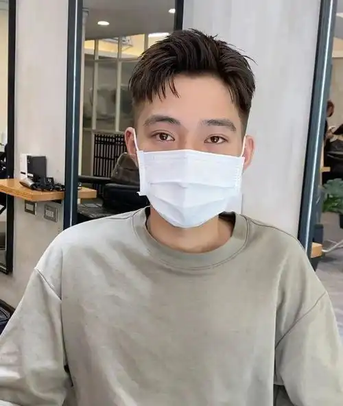 发际线高的男生建议剪这3款发型,潮流帅气,拯救颜值