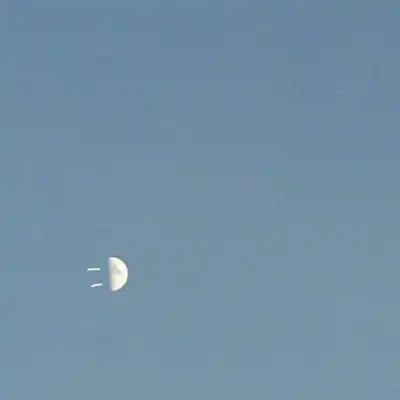 天空云朵唯美图片成熟女人微信朋友圈背景图