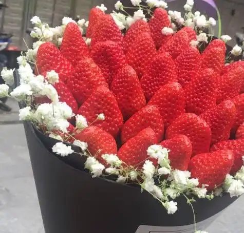 情人节送啥车厘子花束算啥,白菜玫瑰比肯德基蛋糕更馋人