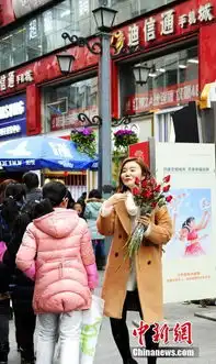 揭秘情人节街头手捧玫瑰的卖花女