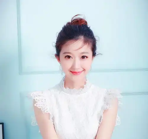 辽宁女主播直播失态,播报9岁男孩去世哽咽,网友呼吁不要扣钱