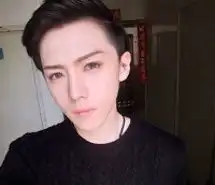 男生自拍同一个人微信头像图片大全
