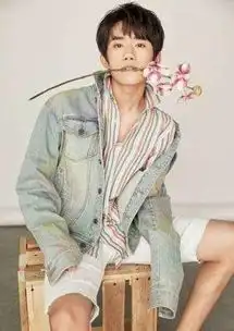 易烊千玺努力与实力并存,新时代榜样的背后,却是如此心酸